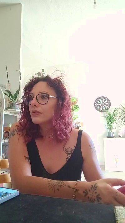 cerise132 live cam on Cam4