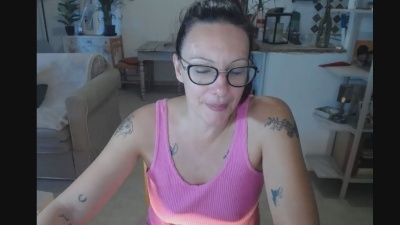 cerise132 live cam on Cam4