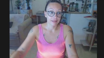cerise132 live cam on Cam4