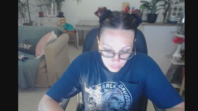 cerise132 live cam on Cam4