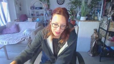 cerise132 live cam on Cam4