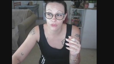 cerise132 live cam on Cam4