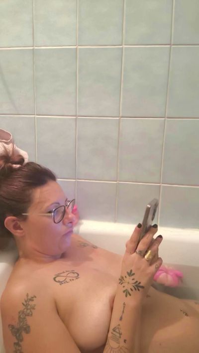 cerise132 live cam on Cam4
