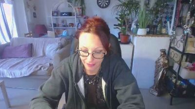 cerise132 live cam on Cam4