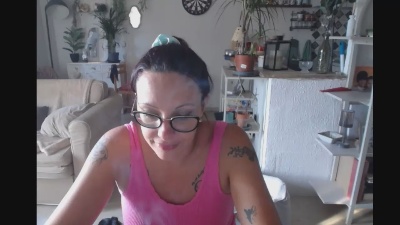 cerise132 live cam on Cam4