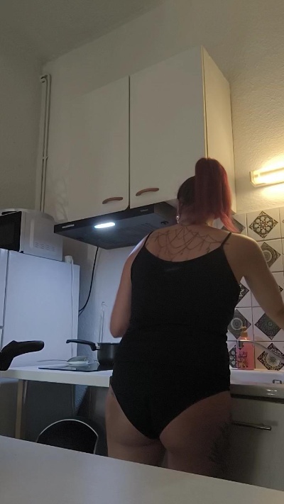 cerise132 live cam on Cam4