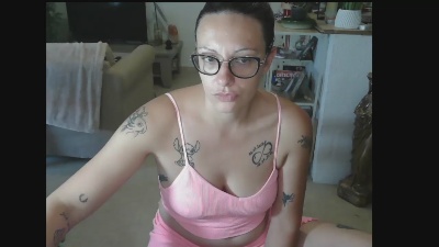 cerise132 live cam on Cam4