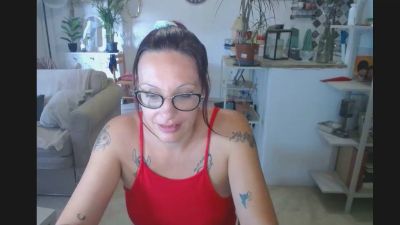 cerise132 live cam on Cam4