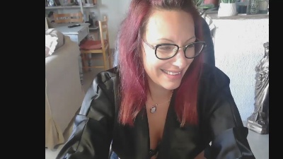 cerise132 live cam on Cam4