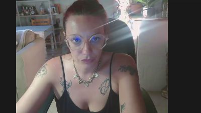 cerise132 live cam on Cam4