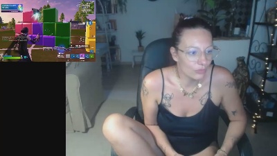 cerise132 live cam on Cam4