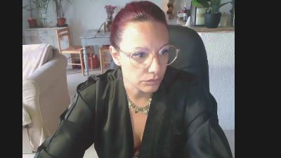 cerise132 live cam on Cam4