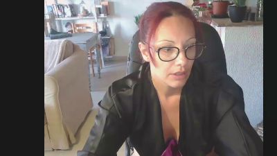 cerise132 live cam on Cam4