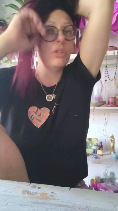 cerise132 live cam on Cam4