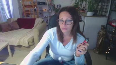cerise132 live cam on Cam4