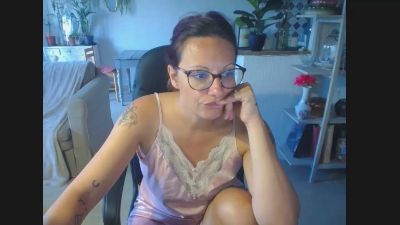 cerise132 live cam on Cam4