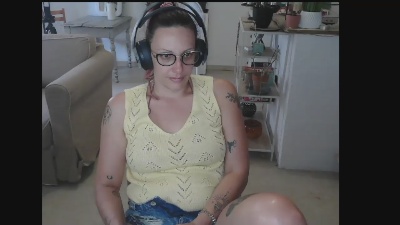 cerise132 live cam on Cam4