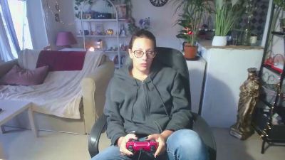 cerise132 live cam on Cam4