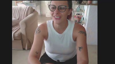 cerise132 live cam on Cam4