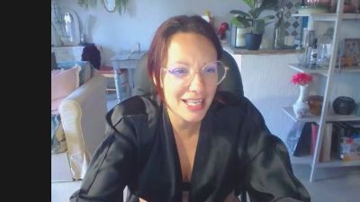cerise132 live cam on Cam4
