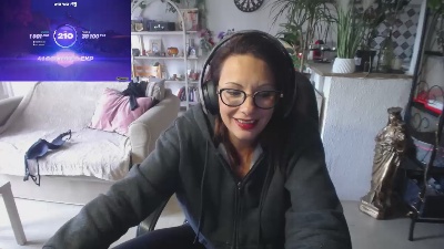 cerise132 live cam on Cam4