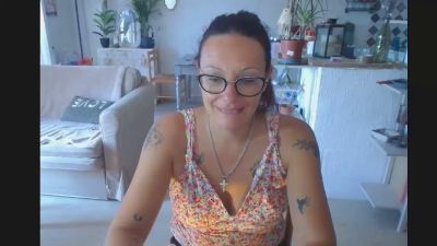 cerise132 live cam on Cam4