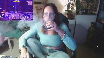 cerise132 live cam on Cam4