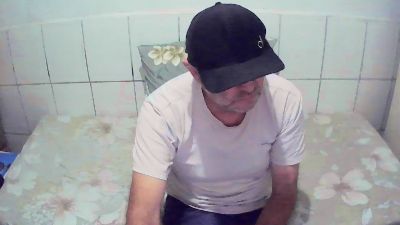 cesar72p live cam on Cam4