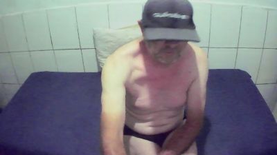 cesarpierdonaa1 live cam on Cam4