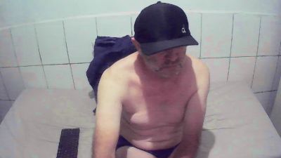 cesarpierdonaa1 live cam on Cam4