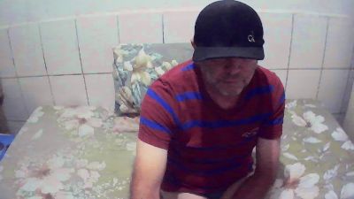 cesarpierdonaa1 live cam on Cam4