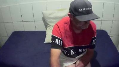 cesarpierdonaa1 live cam on Cam4