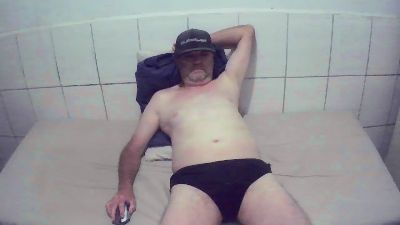cesarpierdonaa1 live cam on Cam4