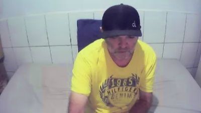 cesarpierdonaa1 live cam on Cam4