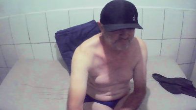 cesarpierdonaa1 live cam on Cam4