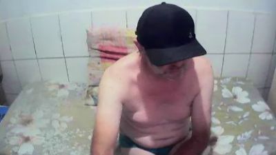 cesarpierdonaa1 live cam on Cam4