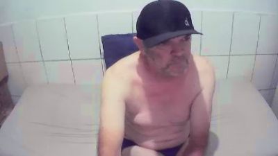 cesarpierdonaa1 live cam on Cam4