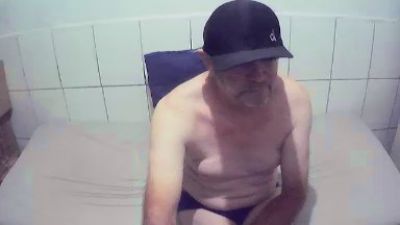 cesarpierdonaa1 live cam on Cam4