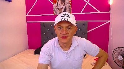 cesirry live cam on Cam4