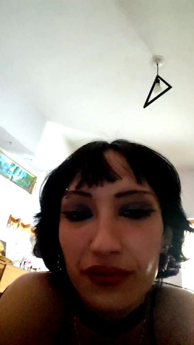 chaoticlilith live cam on Cam4