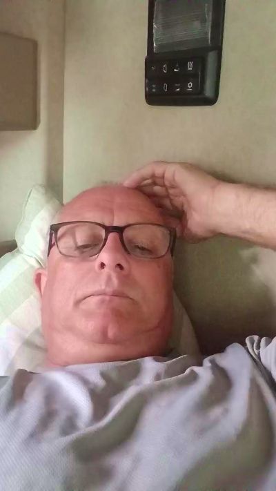 charlemagne18 live cam on Cam4