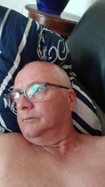 charlemagne18 live cam on Cam4