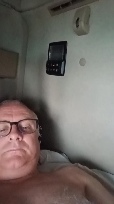 charlemagne18 live cam on Cam4