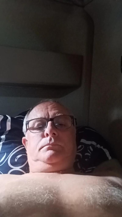charlemagne18 live cam on Cam4