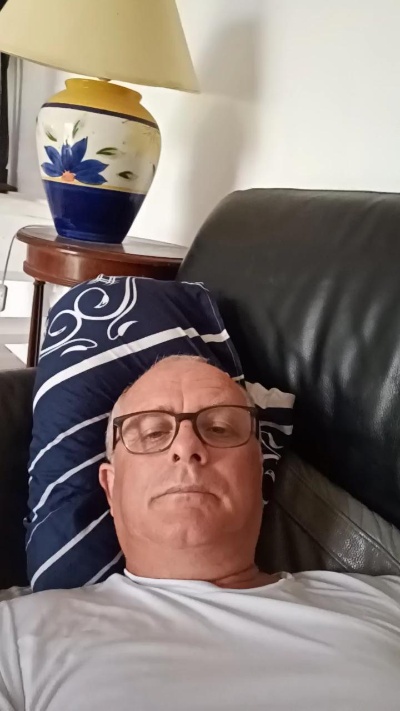 charlemagne18 live cam on Cam4