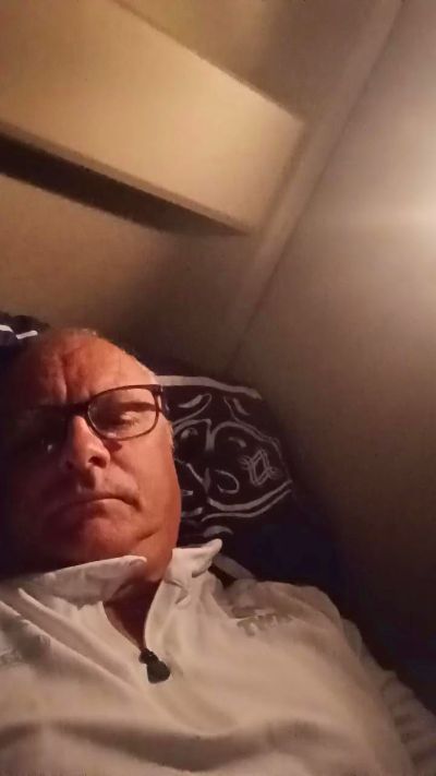 charlemagne18 live cam on Cam4
