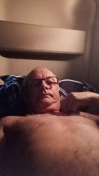 charlemagne18 live cam on Cam4