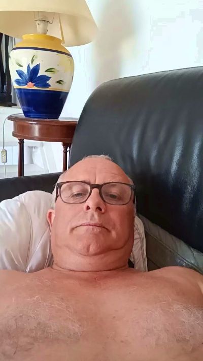 charlemagne18 live cam on Cam4