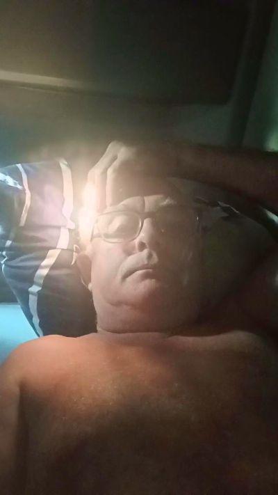 charlemagne18 live cam on Cam4
