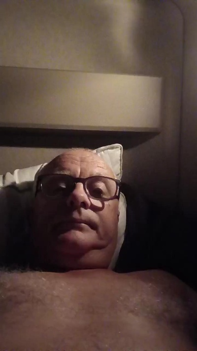 charlemagne18 live cam on Cam4